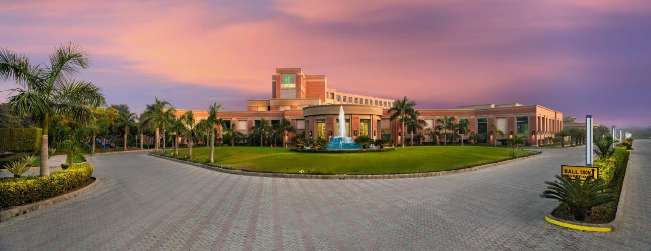 Nirvana Luxury Hotel L Ludhiana Dış mekan fotoğraf